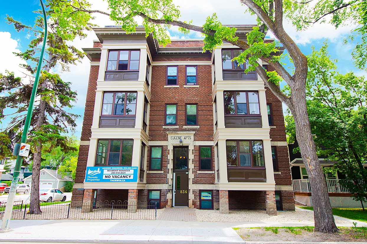 834 Grosvenor Avenue — Photo 1