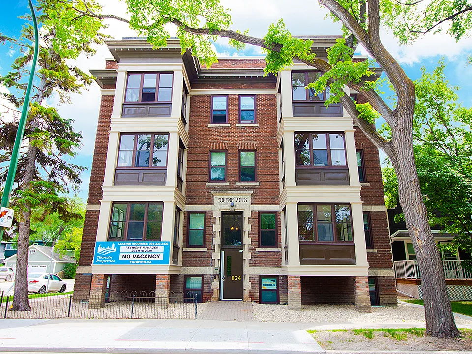 834 Grosvenor Ave #8