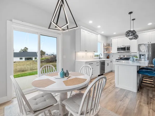 234 Watertower CIRCLE, Iron Ridge, WI 53035