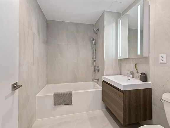 3rd image of 14-33 31st Ave #1H