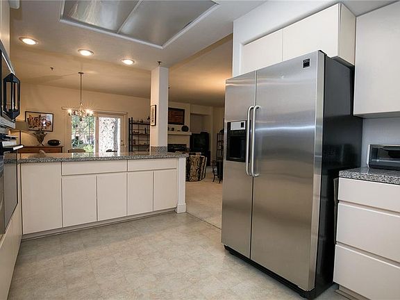 4th image of 120 Country Club Dr Unit 52