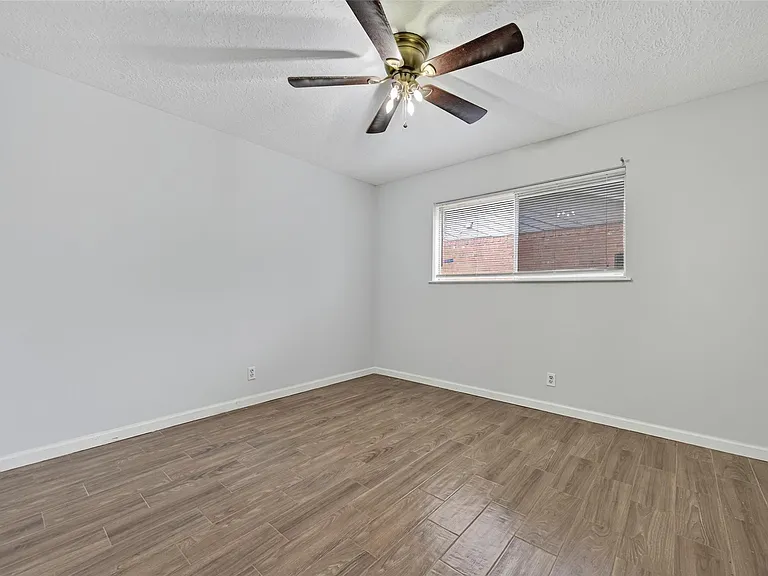 6102 Crakston St — Photo 33