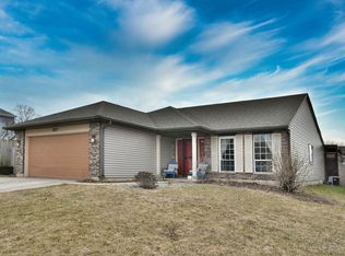 692 Packard Dr, Elgin, IL 60120