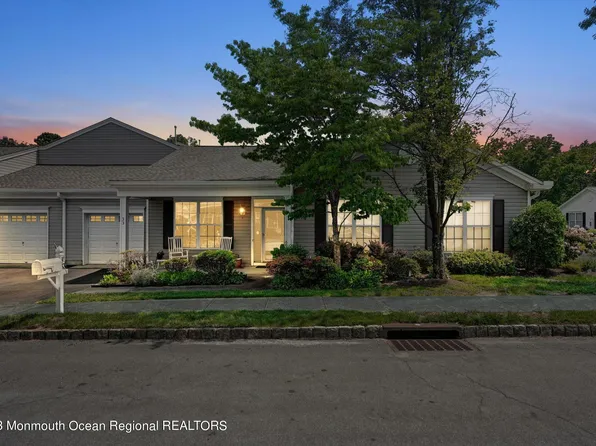 33 Greylawn Drive, Lakewood, NJ 08701