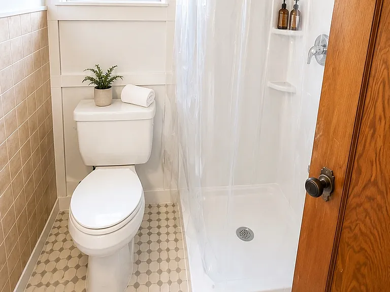 801 E Lakeside Ave #D — Photo 2