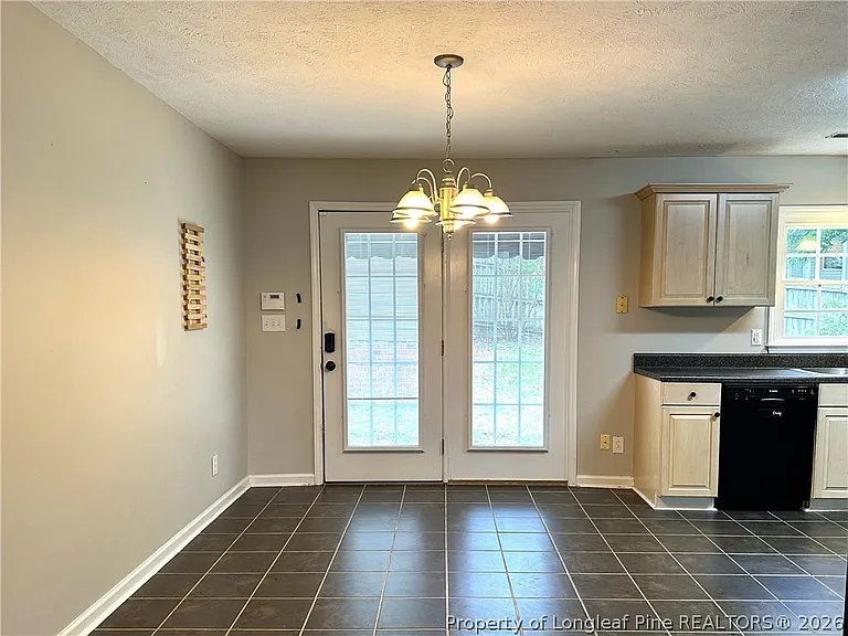 2940 Amelia Dr — Photo 9