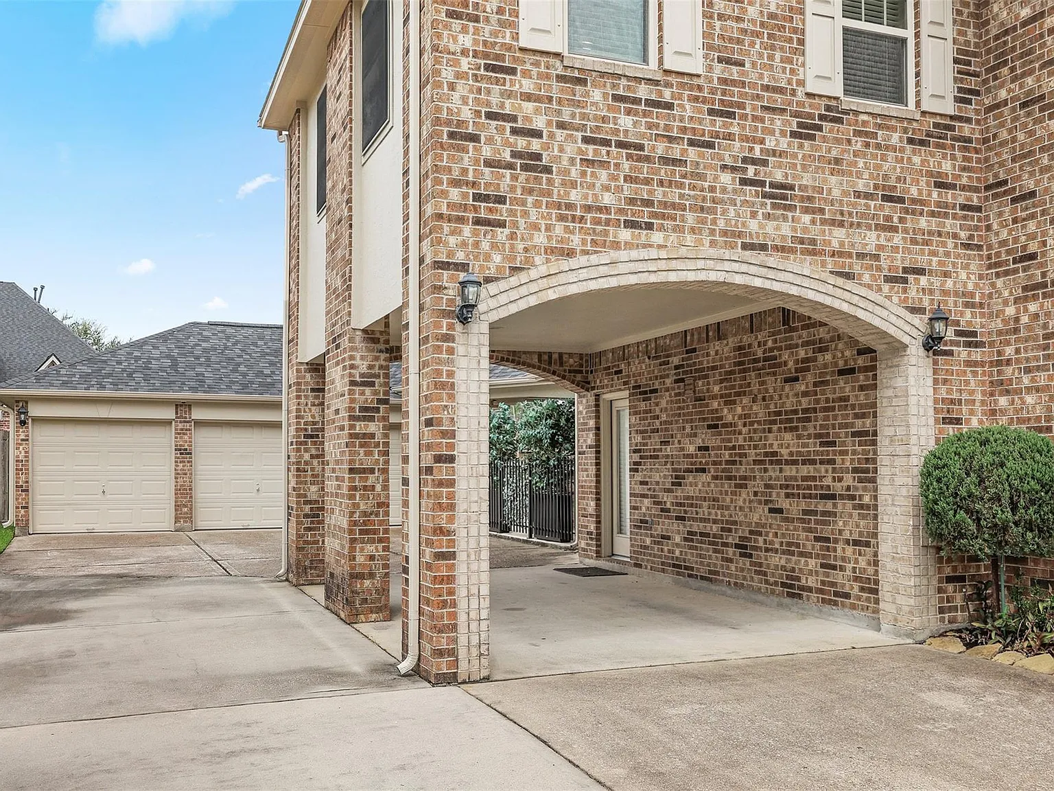 5 bed, 4.0 bath, 3990 sqft, $4,500 — Photo 4