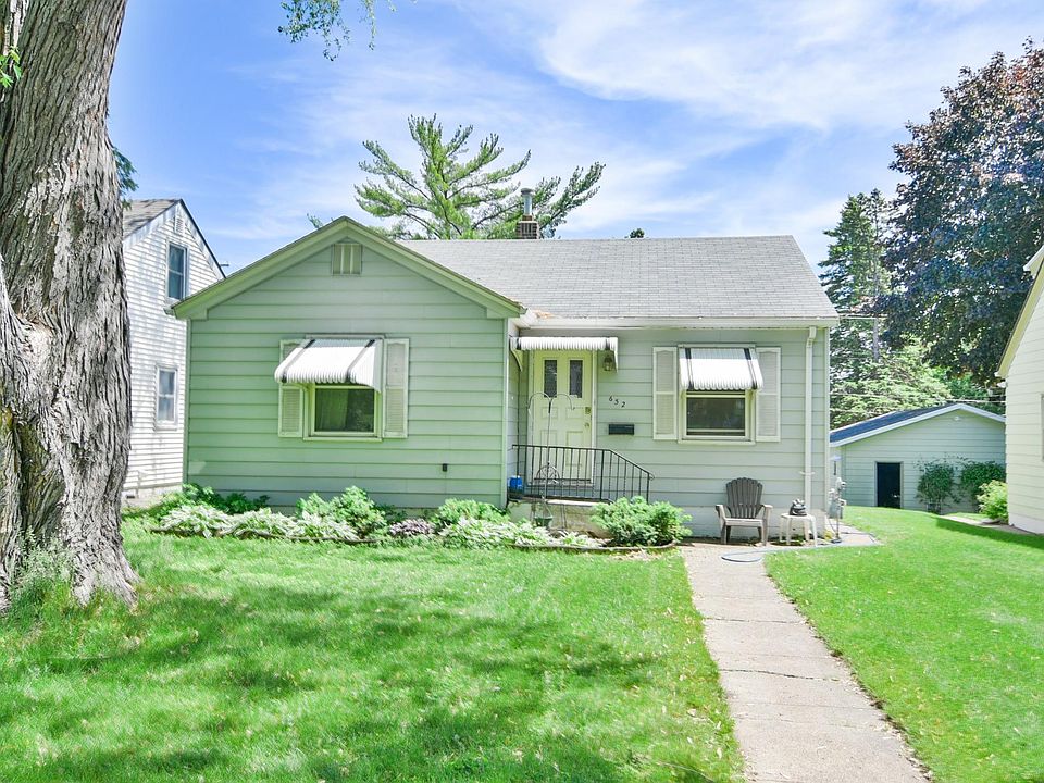1st image of 652 17th Ave N