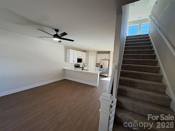 2nd image of 916 Blake Rd