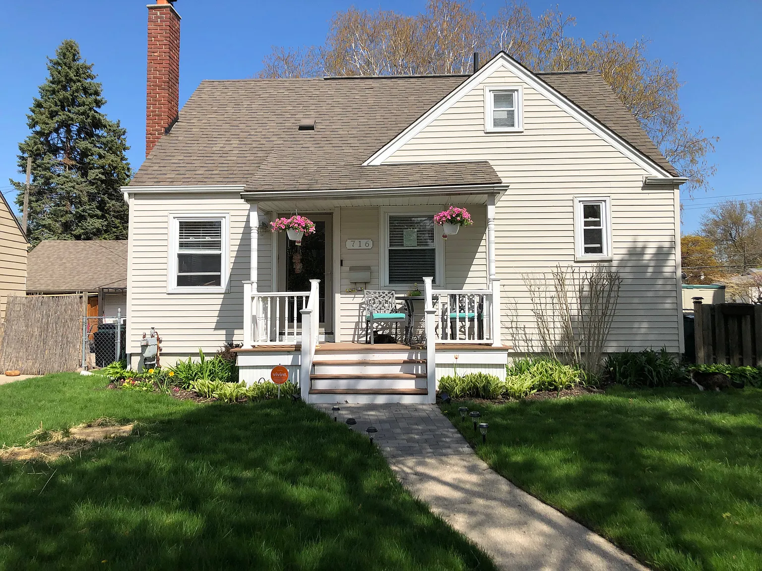 716 Flowerdale St photo 1