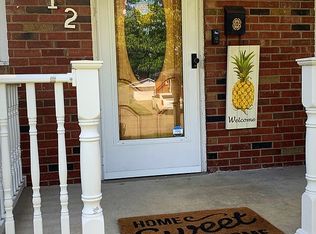 4912 Darnton Ln, Louisville, KY 40216