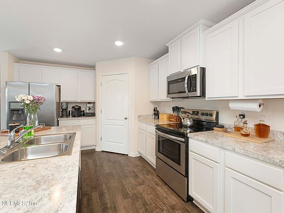 4th image of 3639 DERBY FOREST Drive