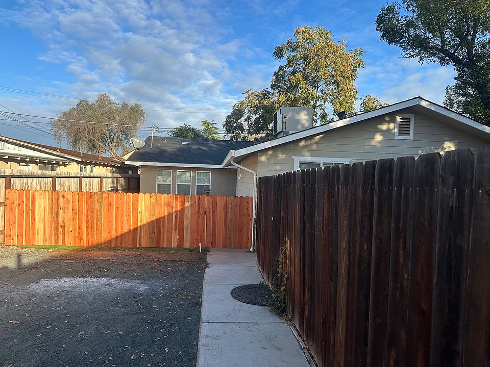 Property to the left New Front fence