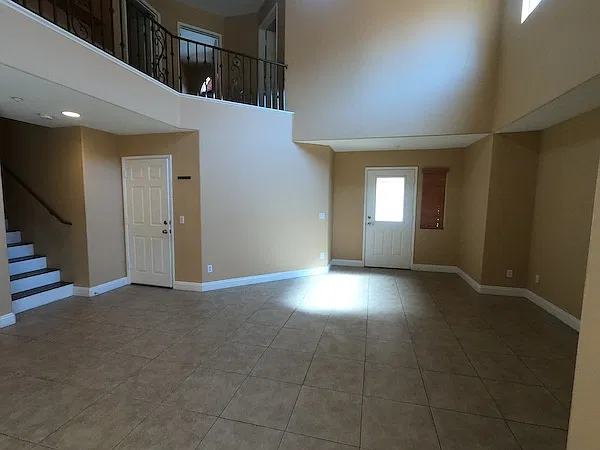 3 bed, 2.5 bath, 1560 sqft, $3,480 — Photo 3