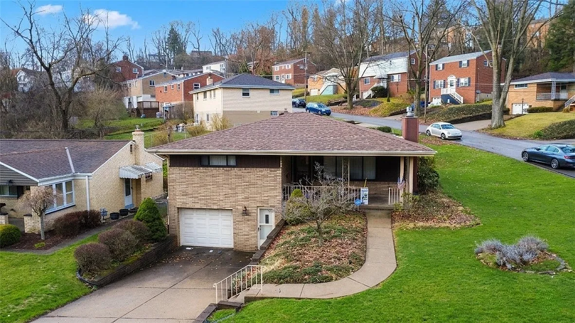2403 Potomac Ave photo 1