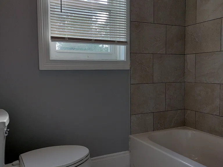 7408 S Eberhart Ave #1R — Photo 11