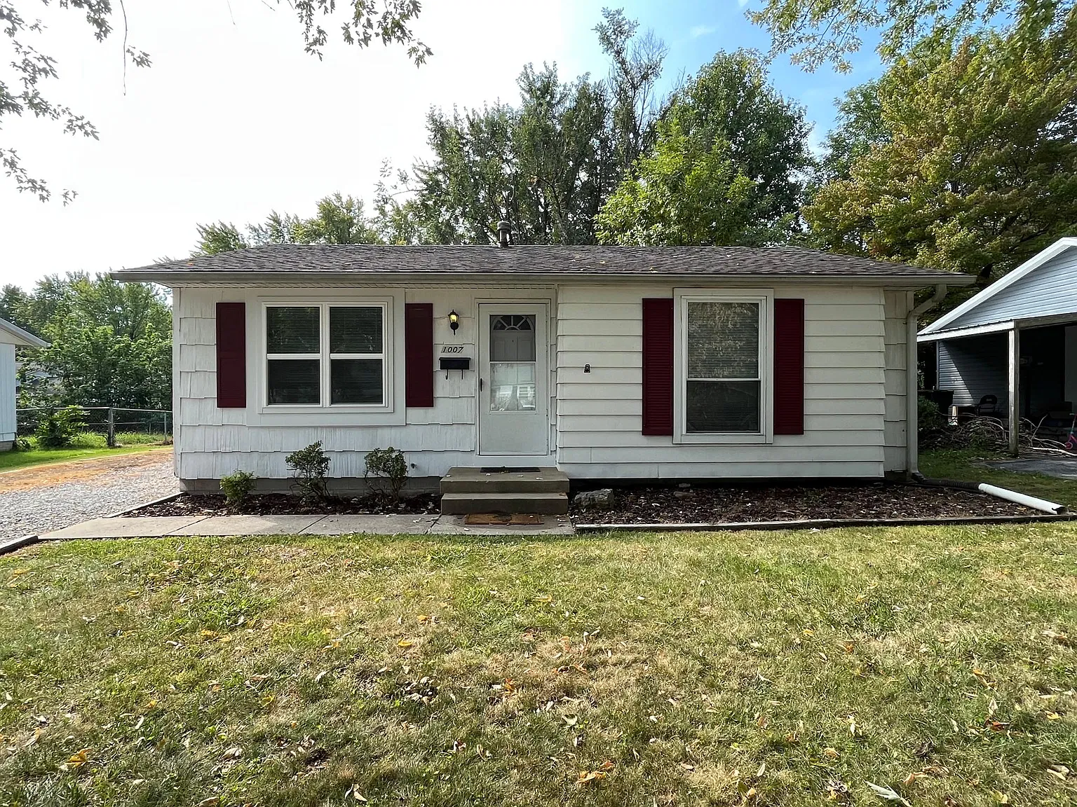 3 bed, 832 sqft, $1,395 — Photo 1