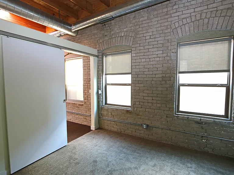 La Pompadour Apartments — Photo 13