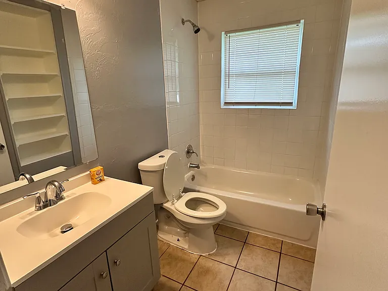 1528 SE 47th Pl — Photo 3