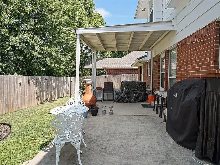 2312 Buckhorn Dr — Photo 2