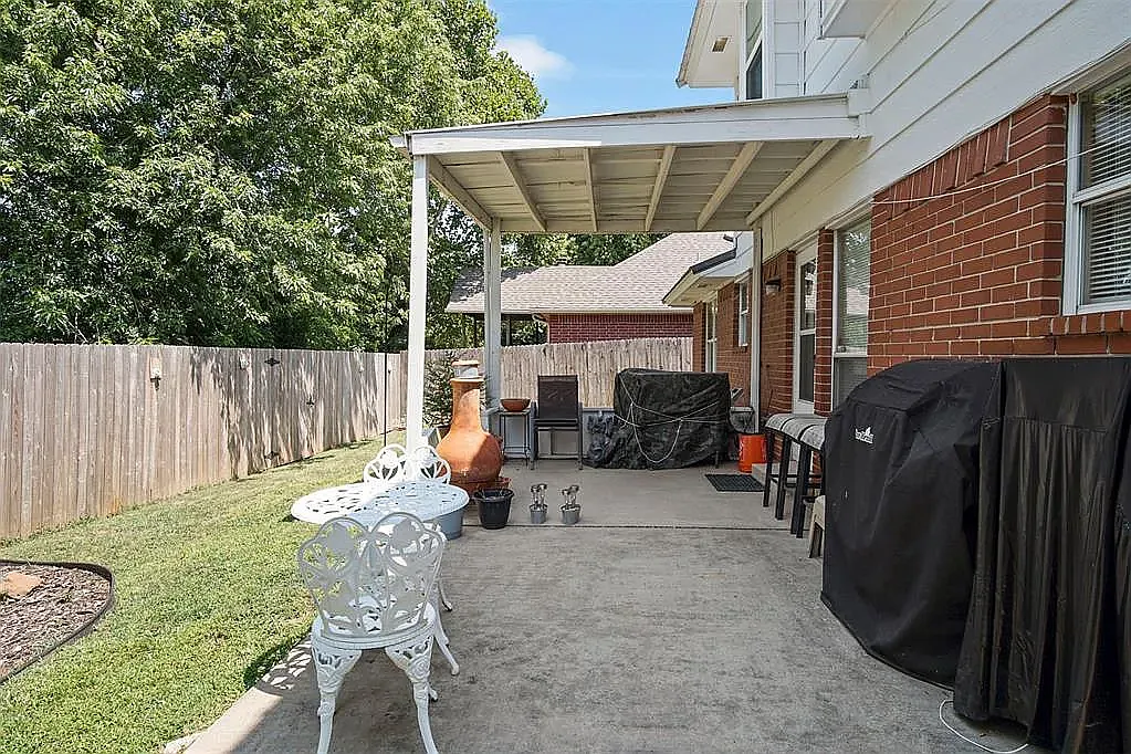 Building Photo - 2312 Buckhorn Dr