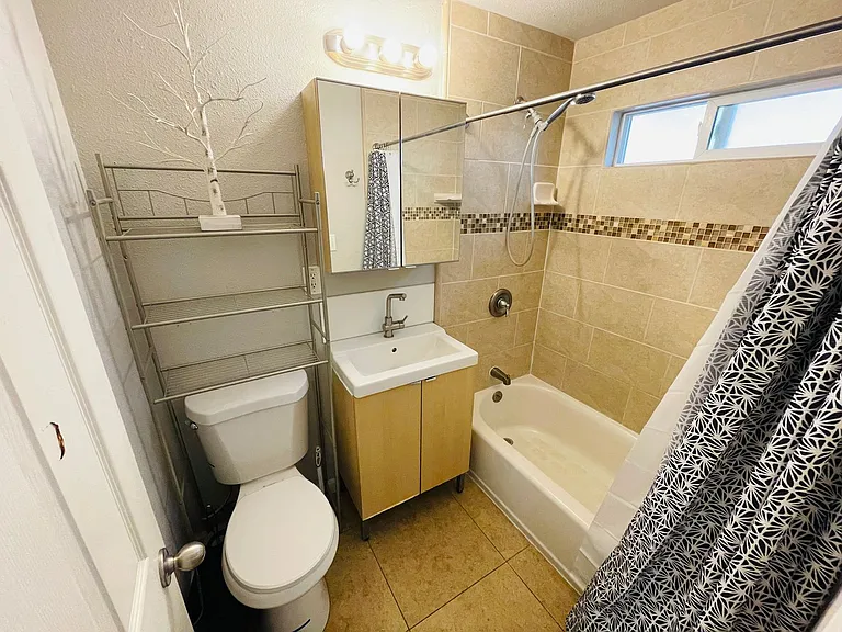 2583 Knox Ave #1 — Photo 11