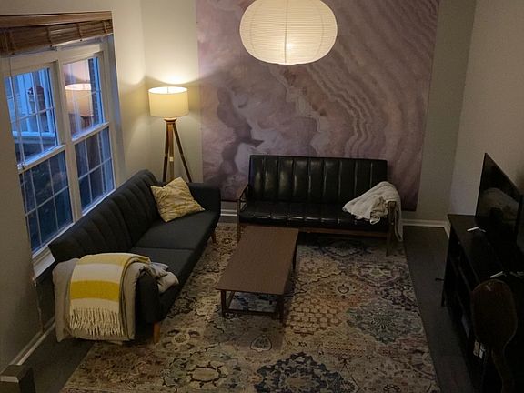 3rd image of 835 Seville Row