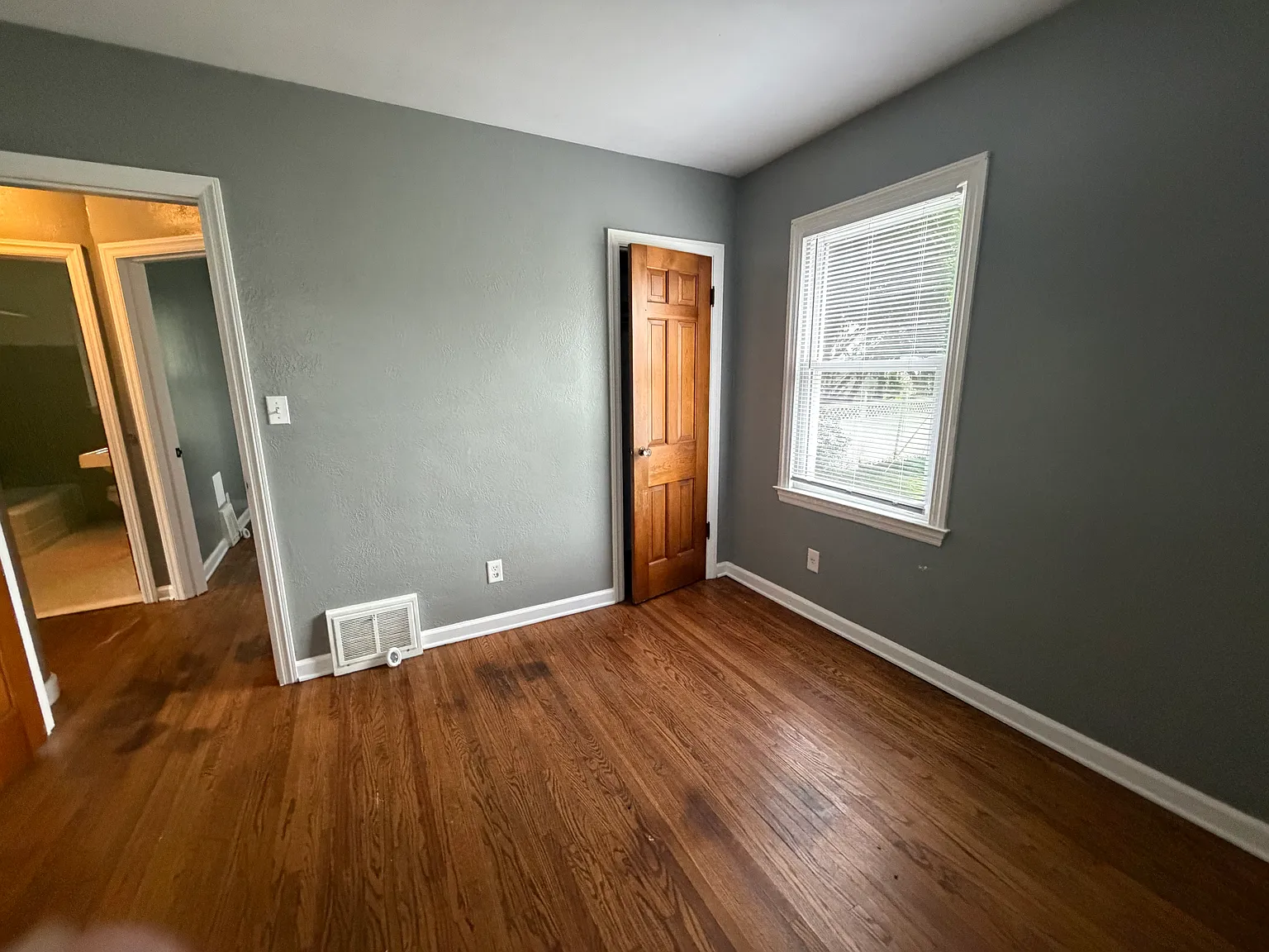 2115 Berdan Ave — Photo 4