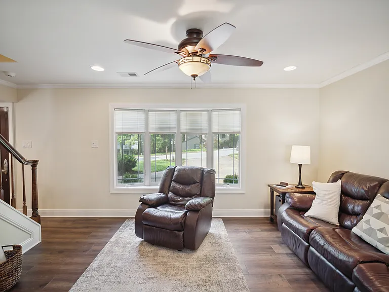 437 Holly Ln — Photo 15
