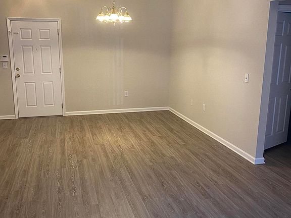 5th image of 6112 Maggies Cir Unit 101