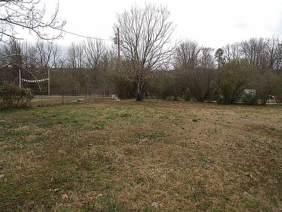 5th image of 221 Lynch Cir
