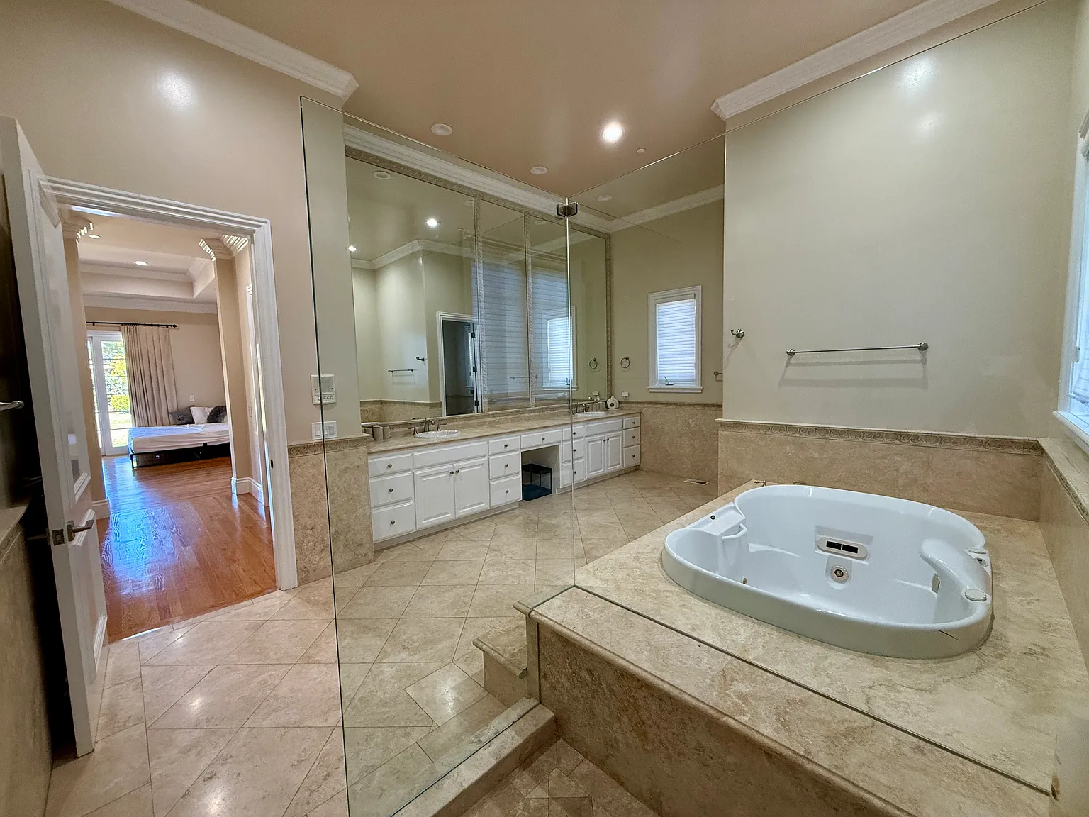 1 bed, 1.5 bath, 1750 sqft, $4,000 — Photo 2