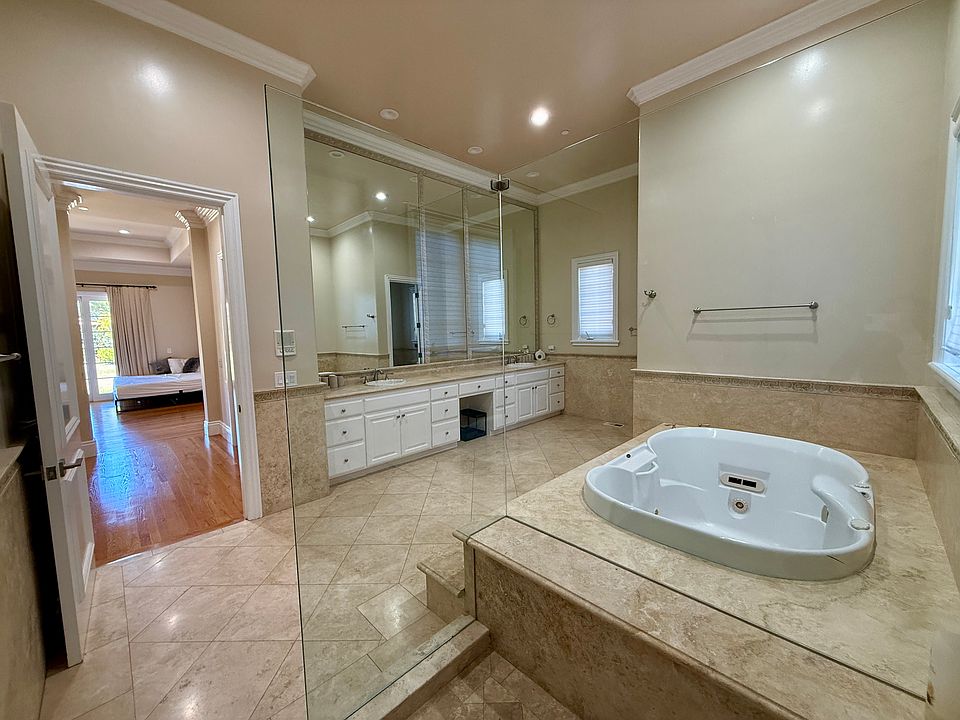 2nd image of 2456 Butternut Dr #2