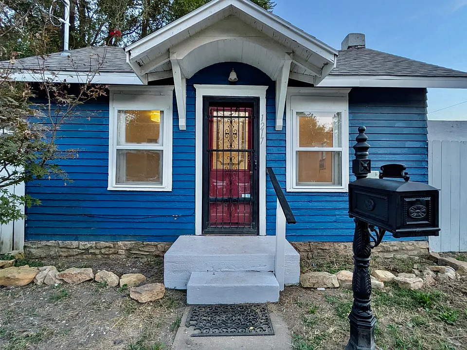 1217 SW 22nd St