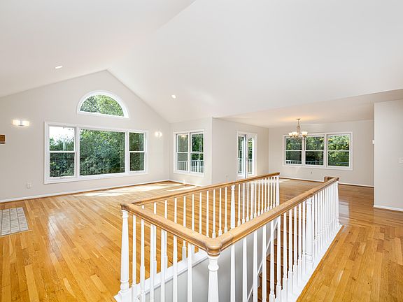 5th image of 507 Heritage Dr