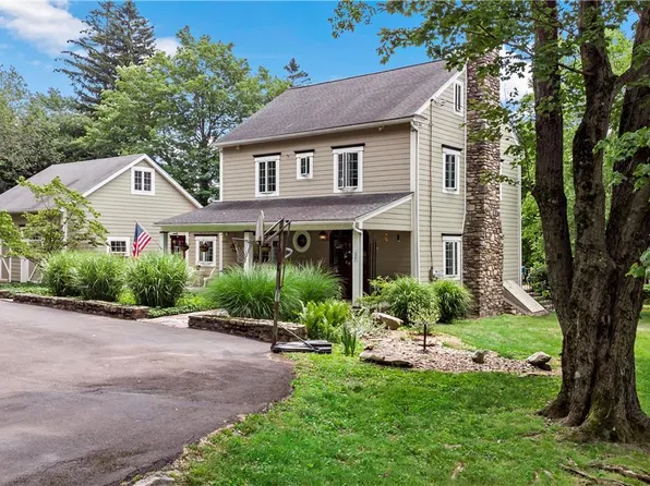 37 Knob Rd, Mount Pocono, PA 18344