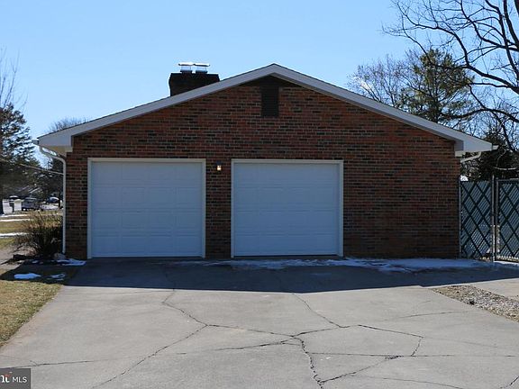 4th image of 355 Lanny Dr