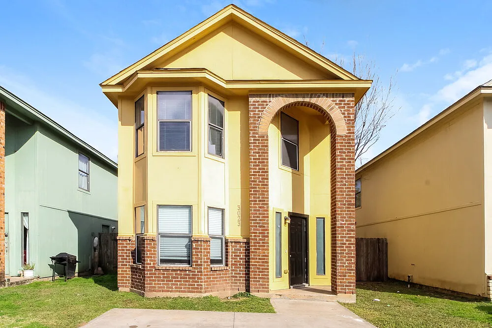 4 bed, 2.0 bath, 1590 sqft, $1,705 — Photo 1