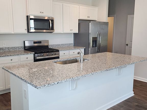 3rd image of 932 Woodside Creek Ln