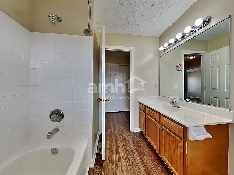 7011 Medford Ct — Photo 17