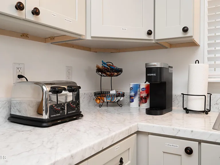 2418 Vines St — Photo 14