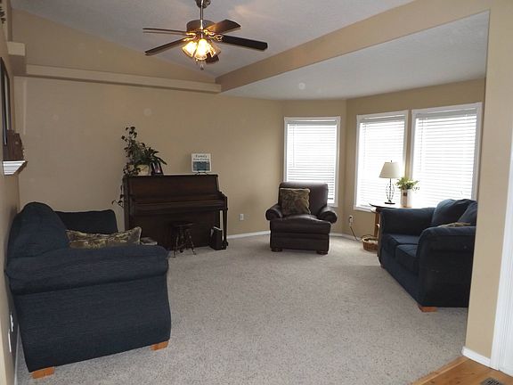 Living Room Off Entry