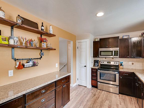 4th image of 10973 Dahlia Way