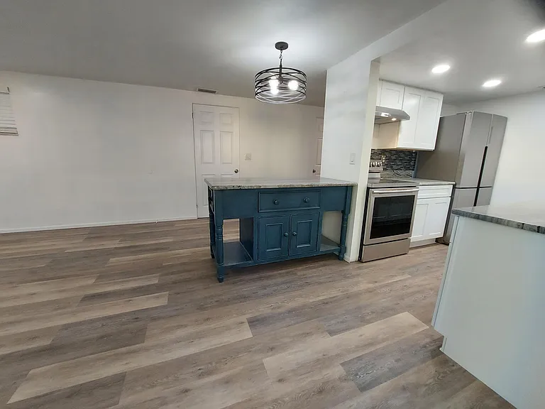 1071 Highland St — Photo 8