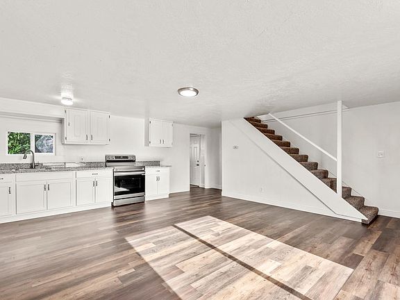 4th image of 1613 Woodland Ave