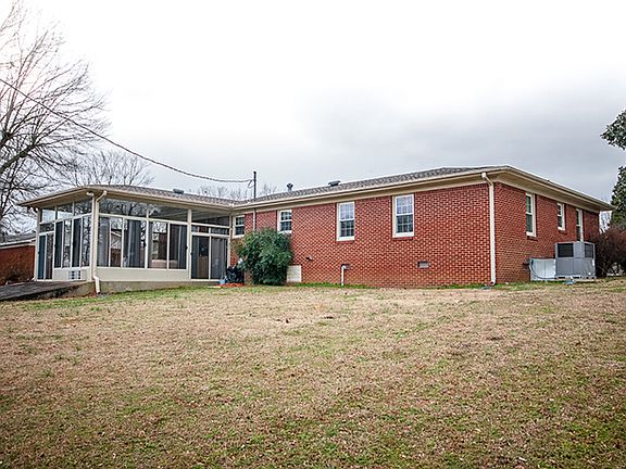 3rd image of 130 Karen Dr