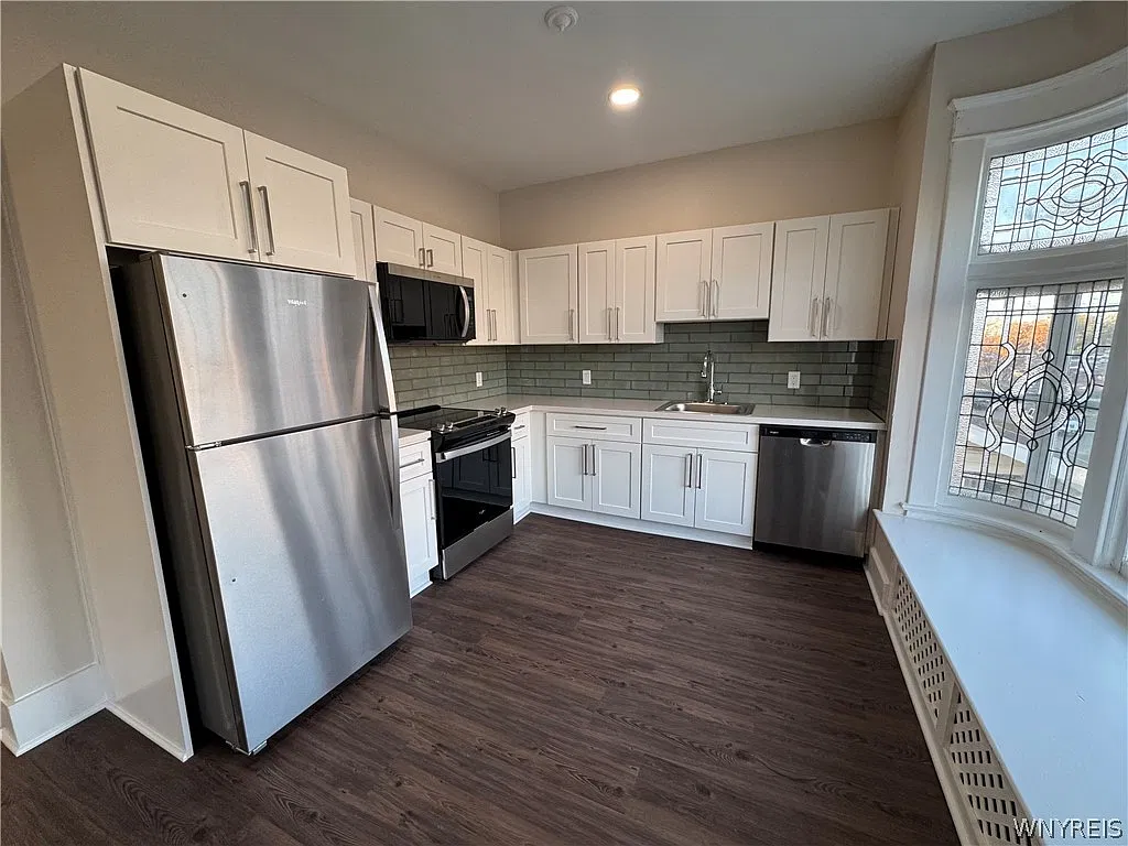 3 bed, 2.0 bath, 1395 sqft, $2,500 — Photo 4