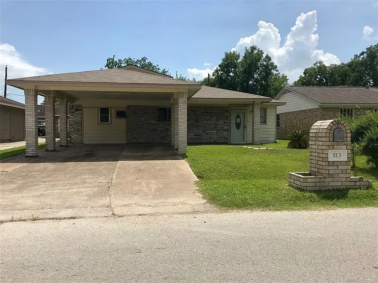 513 Cypress Ave — Photo 1