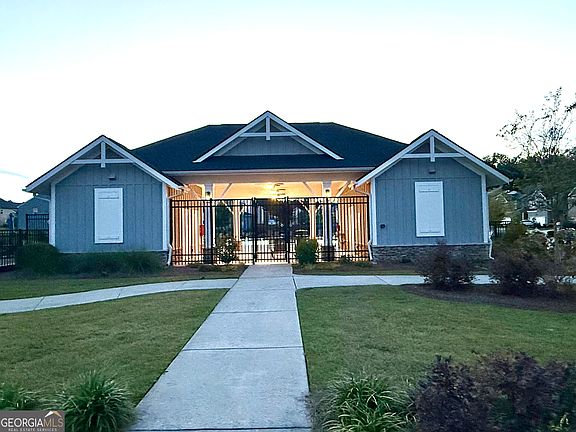 4th image of 229 Lauritsen Way