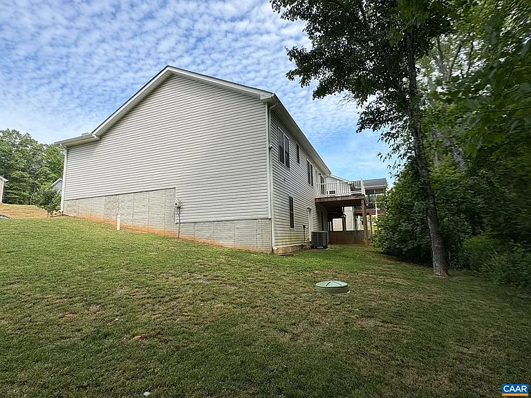 275 Barrington Dr — Photo 2